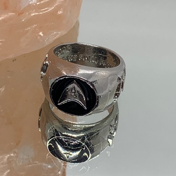 Star Trek Mens ring Silver plated Size 9 or 8 - Picture 2 of 10